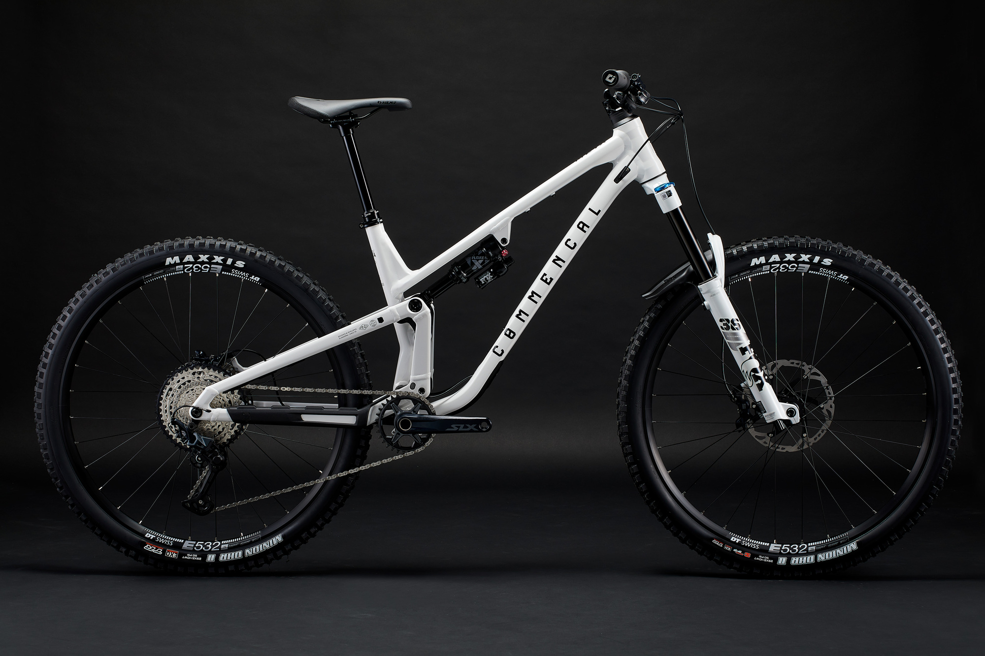 Commencal Meta v5 Essential Pure White - слайд 1