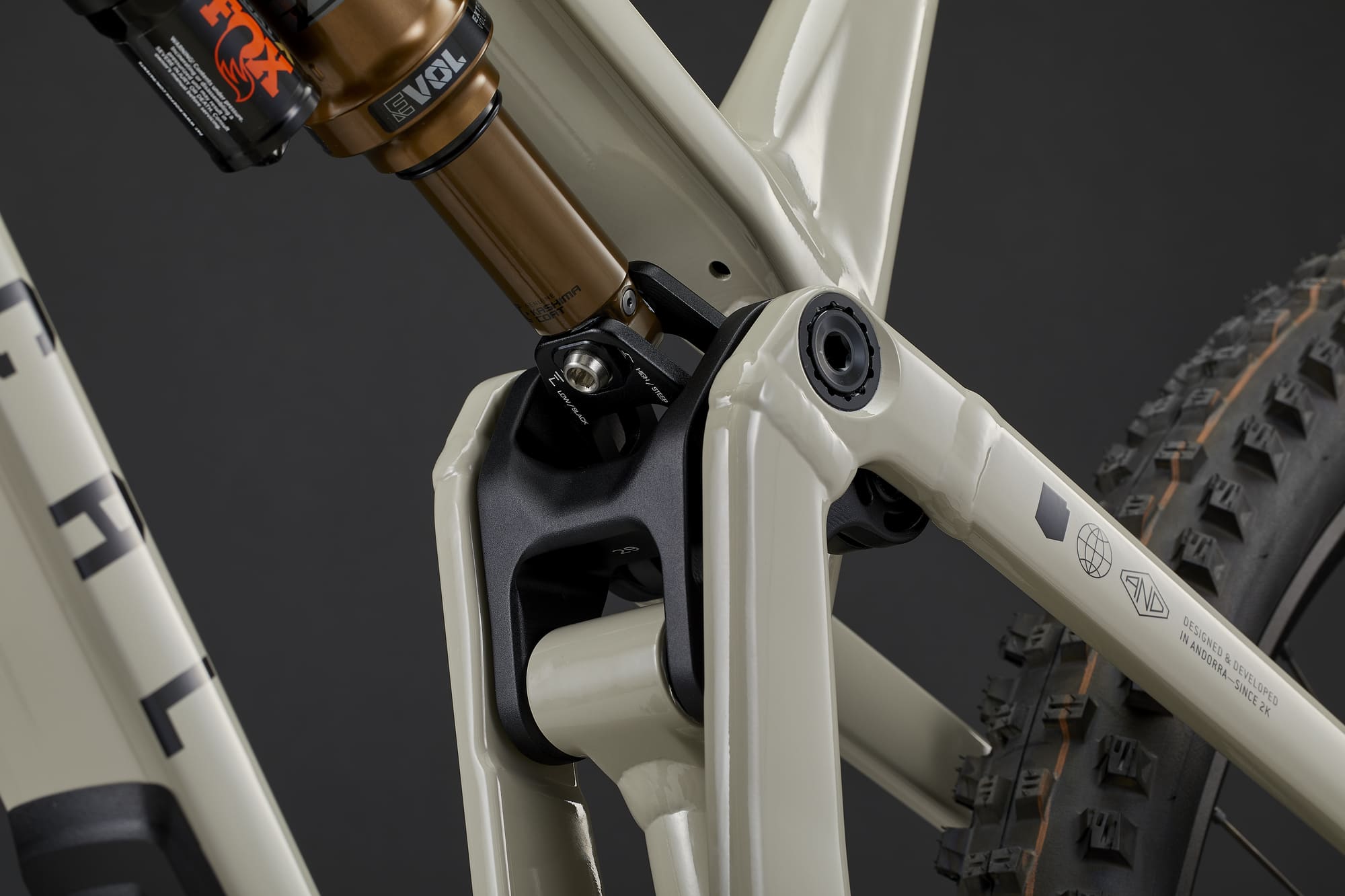 Commencal Meta v5 T-Type Chalk - дополнительное фото 2