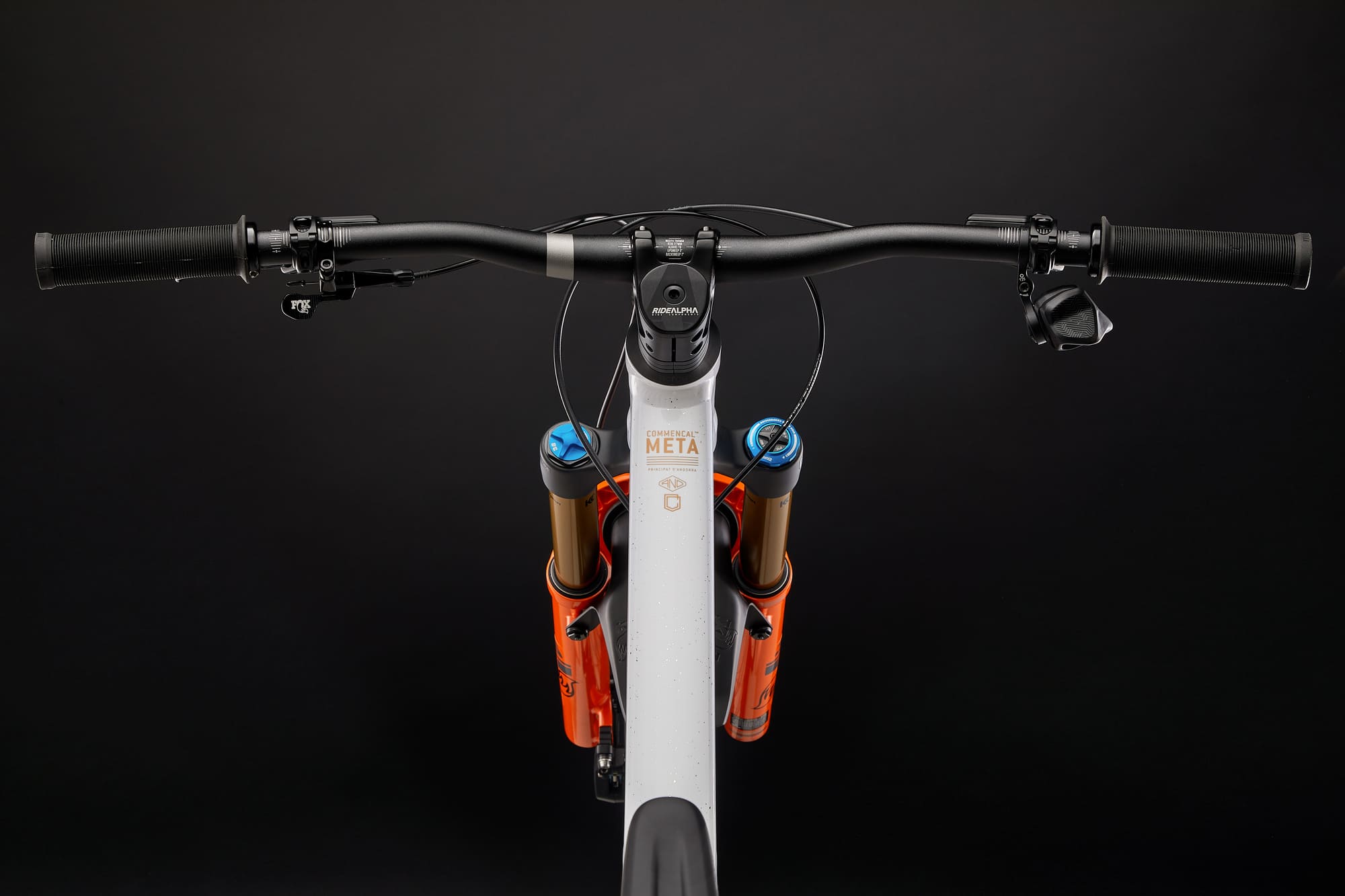 Commencal Meta v5 Signature Glittery White - дополнительное фото 1