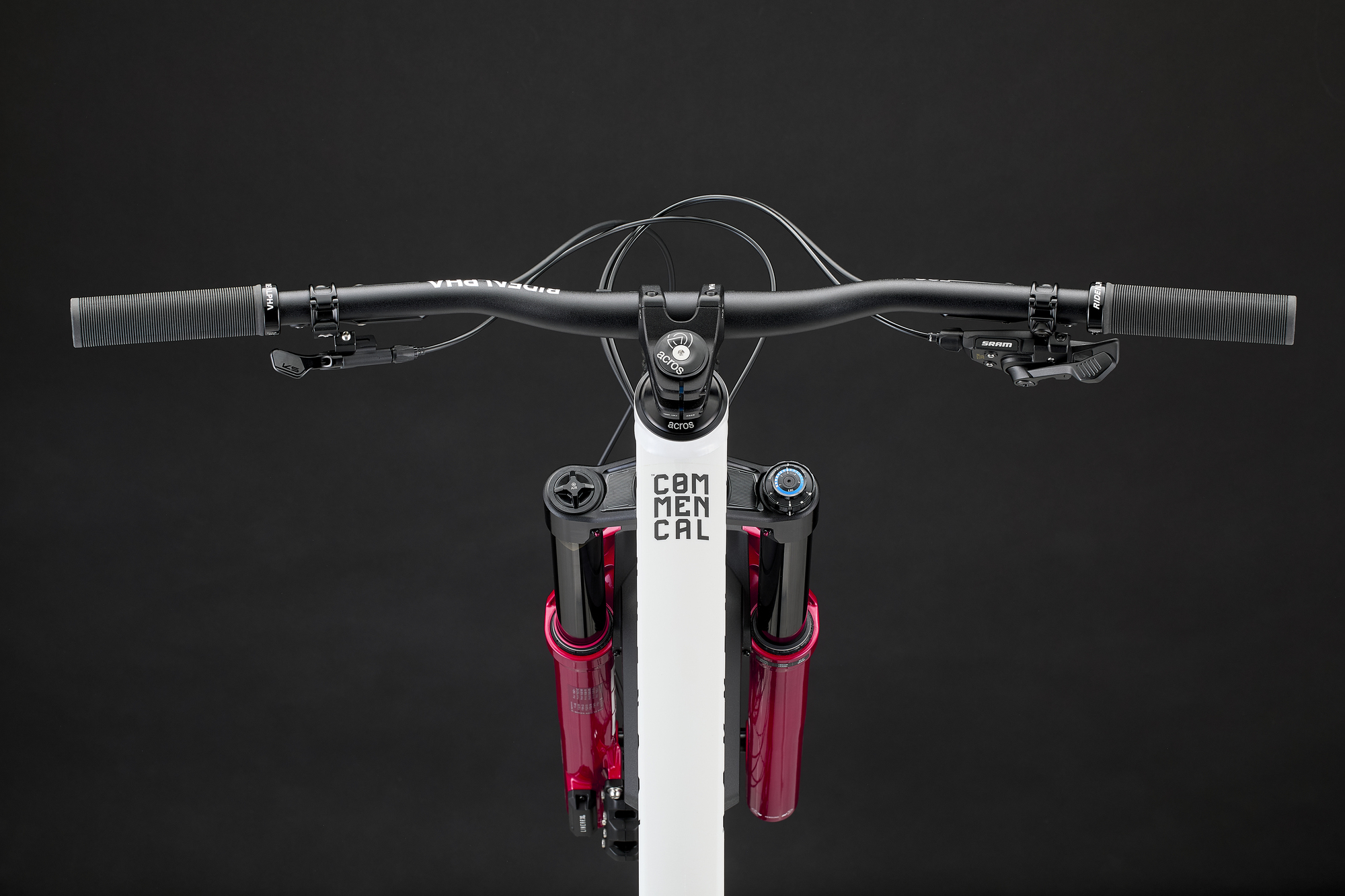 Commencal Clash v3 RockShox Pure White - дополнительное фото 1