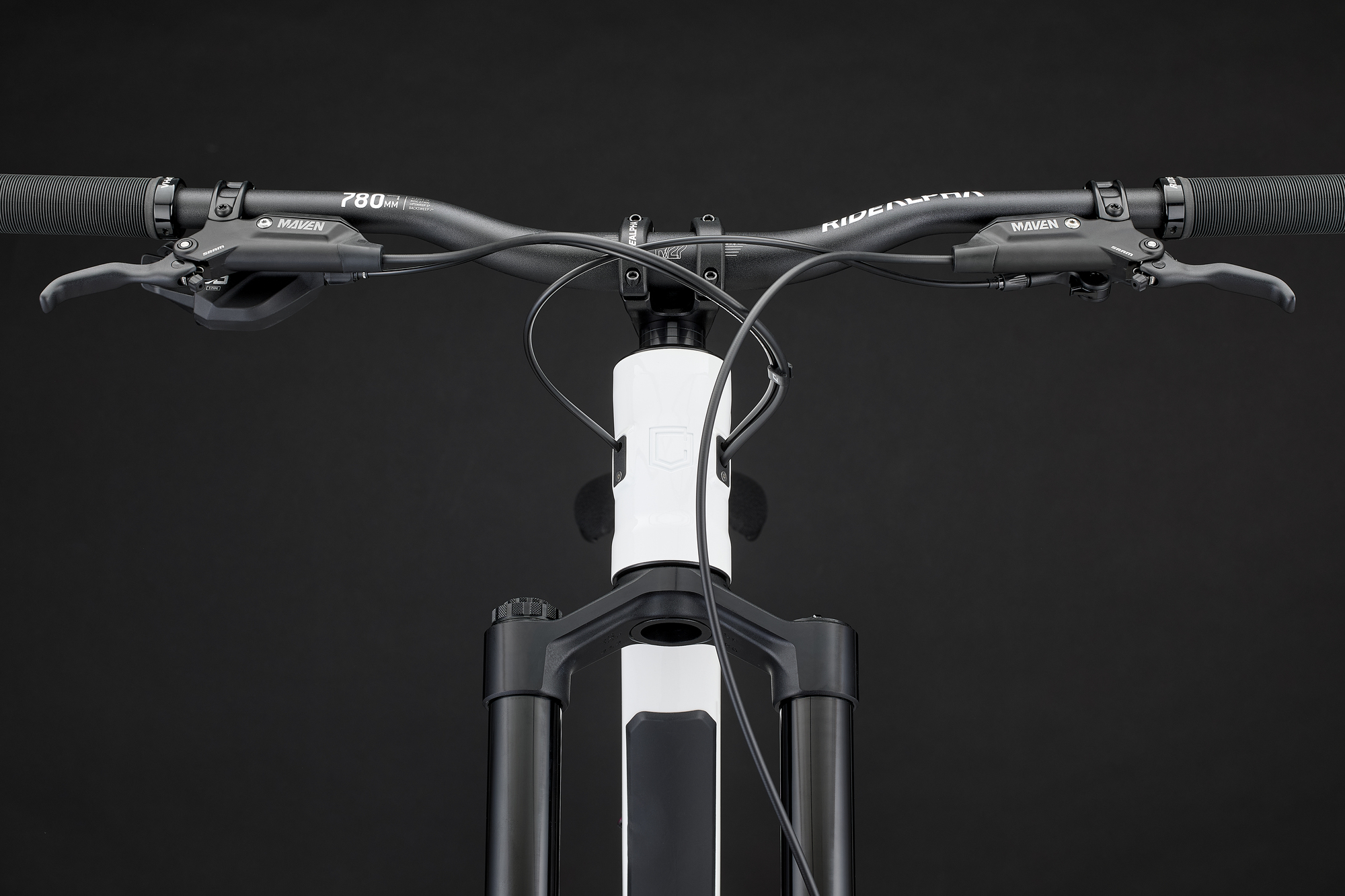 Commencal Clash v3 RockShox Pure White - дополнительное фото 2
